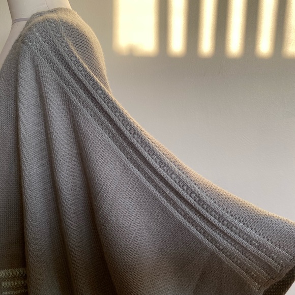 C Apparel PONCHO - Picture 4 of 7